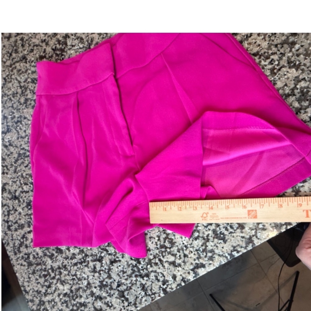 Express Stylist Super High Rise Pleated Dress Shorts Hot Pink Magenta Size 4 NWT - Picture 5 of 10
